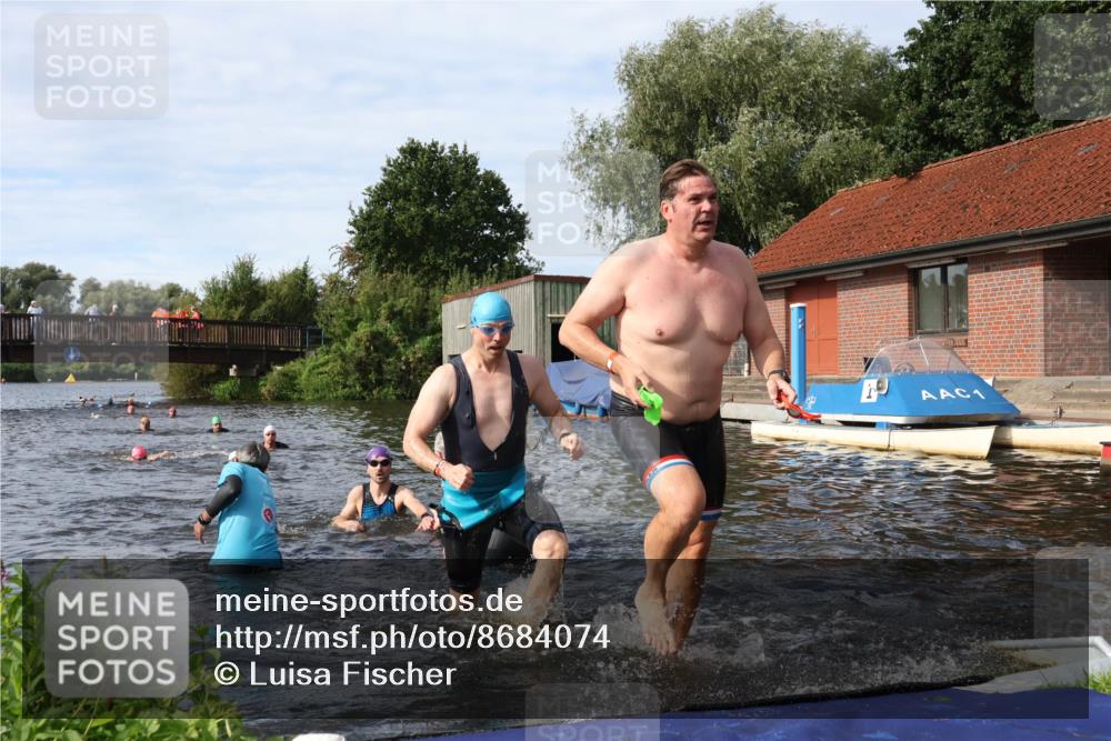 31.08.2025 - Elbe Triathlon Hamburg Luisa Fischer http://msf.ph/oto/8684074 31.08.2025 10:22:14 Schwimmen 1150, 1167, 1221, 1228, 1231, 1235 meine-sportfotos.de
