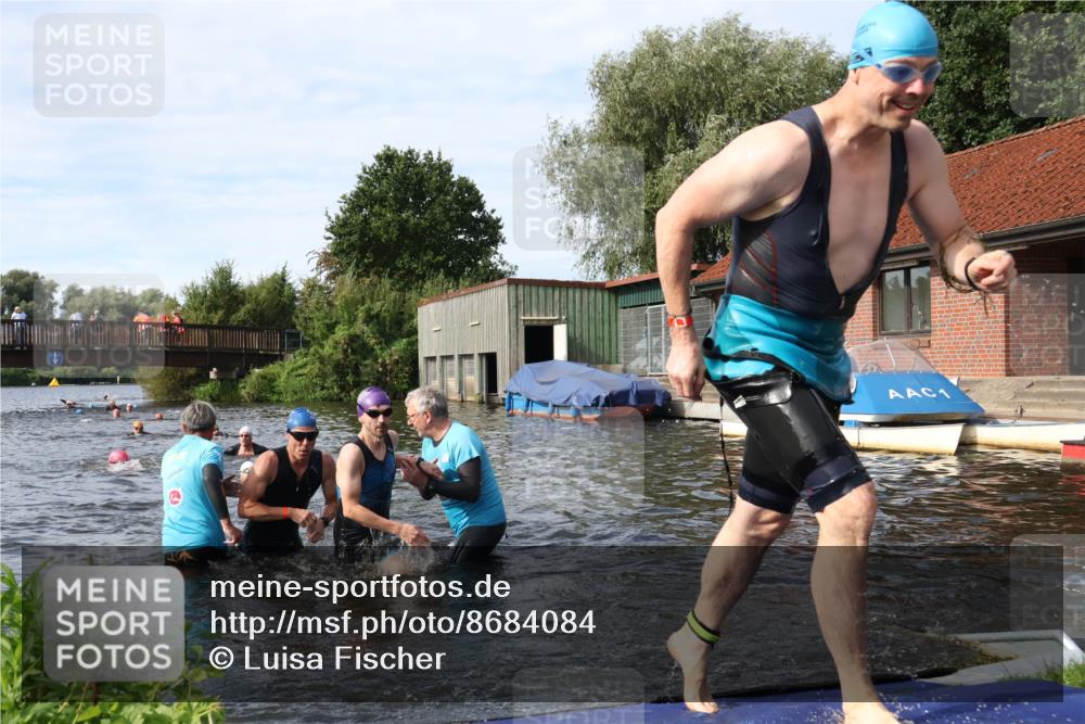 31.08.2025 - Elbe Triathlon Hamburg Luisa Fischer http://msf.ph/oto/8684084 31.08.2025 10:22:16 Schwimmen 1150, 1228, 1231, 1235 meine-sportfotos.de