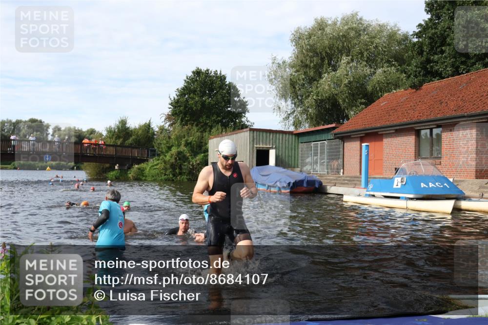 31.08.2025 - Elbe Triathlon Hamburg Luisa Fischer http://msf.ph/oto/8684107 31.08.2025 10:22:25 Schwimmen 1126, 1170, 1235, 1237 meine-sportfotos.de