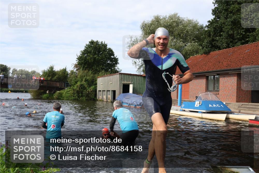 31.08.2025 - Elbe Triathlon Hamburg Luisa Fischer http://msf.ph/oto/8684158 31.08.2025 10:22:55 Schwimmen 1125, 1220, 1242 meine-sportfotos.de