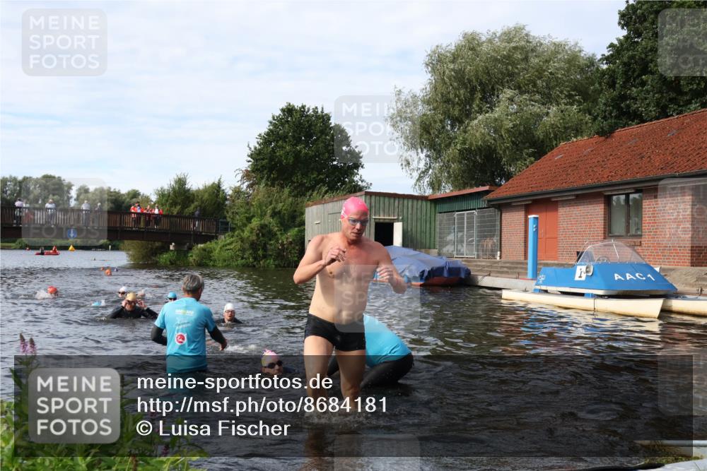 31.08.2025 - Elbe Triathlon Hamburg Luisa Fischer http://msf.ph/oto/8684181 31.08.2025 10:23:02 Schwimmen 1125, 1146, 1211, 1242 meine-sportfotos.de