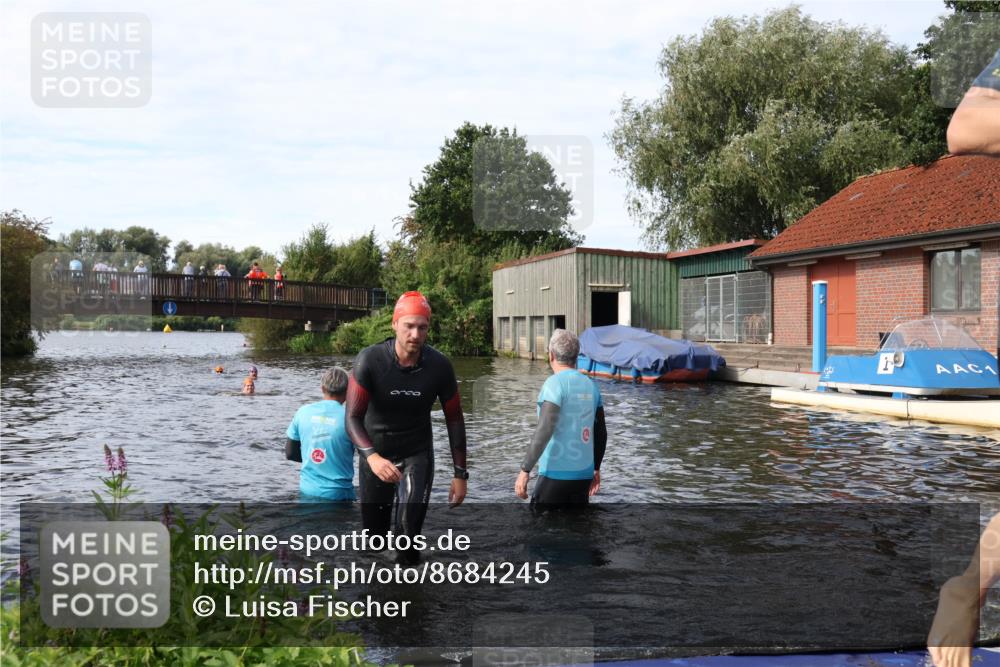 31.08.2025 - Elbe Triathlon Hamburg Luisa Fischer http://msf.ph/oto/8684245 31.08.2025 10:23:23 Schwimmen 1113, 1159, 1166, 1178, 1236 meine-sportfotos.de