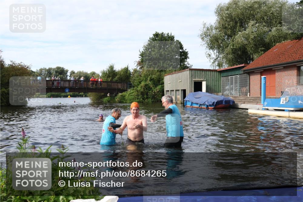 31.08.2025 - Elbe Triathlon Hamburg Luisa Fischer http://msf.ph/oto/8684265 31.08.2025 10:23:40 Schwimmen 1124 meine-sportfotos.de