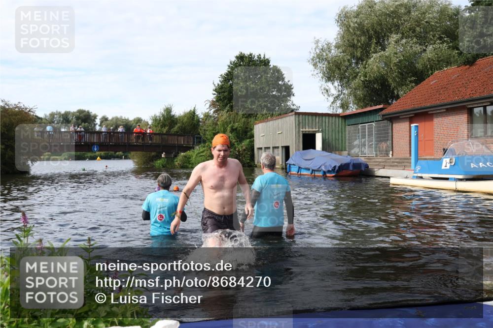 31.08.2025 - Elbe Triathlon Hamburg Luisa Fischer http://msf.ph/oto/8684270 31.08.2025 10:23:41 Schwimmen 1124 meine-sportfotos.de