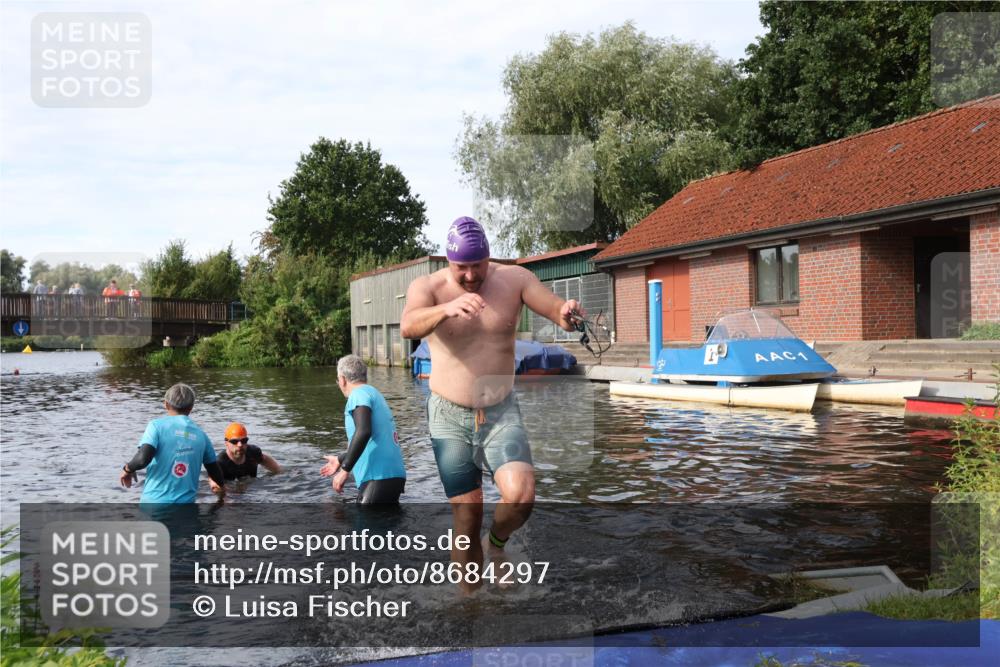 31.08.2025 - Elbe Triathlon Hamburg Luisa Fischer http://msf.ph/oto/8684297 31.08.2025 10:23:58 Schwimmen 1194, 1199 meine-sportfotos.de