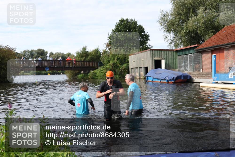 31.08.2025 - Elbe Triathlon Hamburg Luisa Fischer http://msf.ph/oto/8684305 31.08.2025 10:24:01 Schwimmen 1194, 1199 meine-sportfotos.de