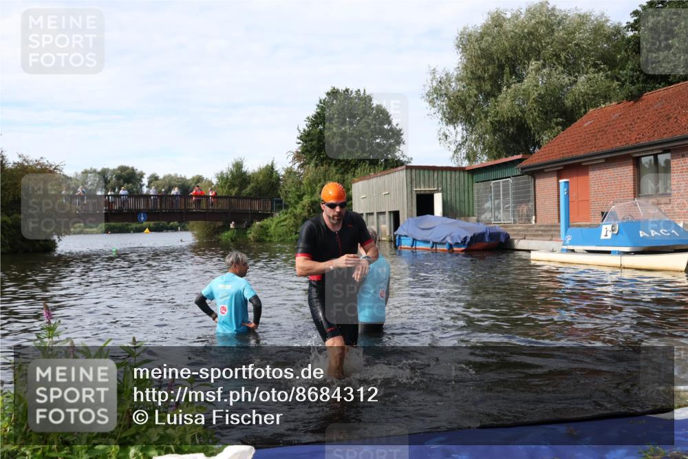 31.08.2025 - Elbe Triathlon Hamburg Luisa Fischer http://msf.ph/oto/8684312 31.08.2025 10:24:02 Schwimmen 1194, 1199 meine-sportfotos.de