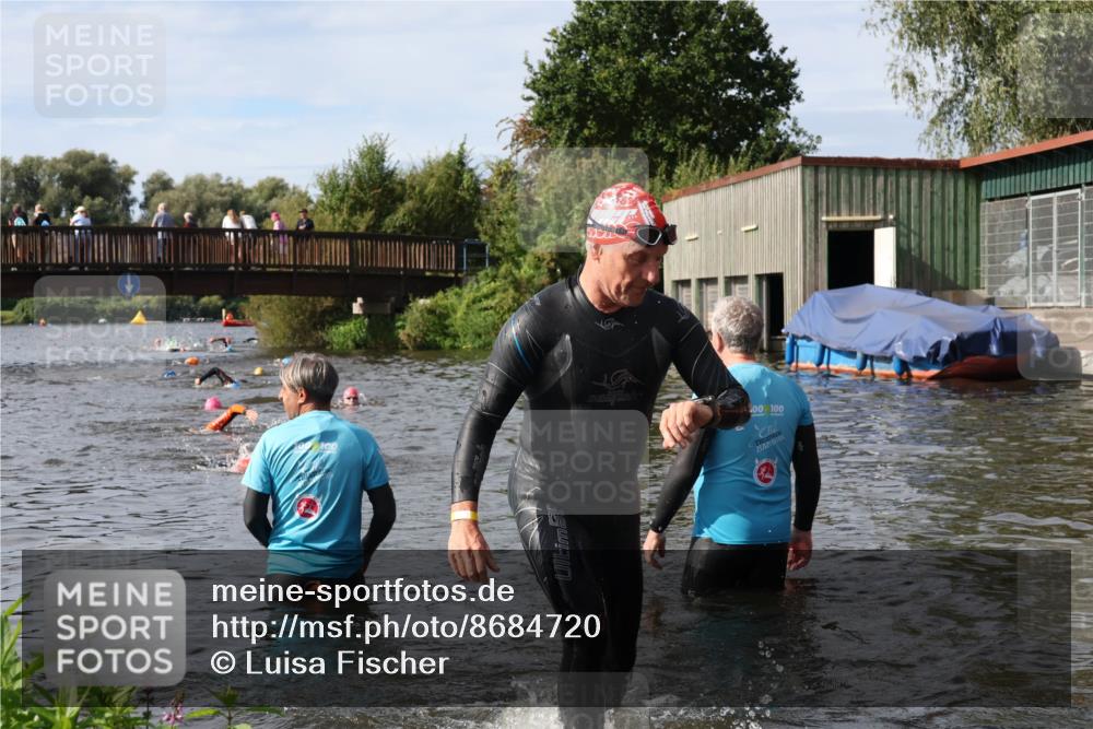 31.08.2025 - Elbe Triathlon Hamburg Luisa Fischer http://msf.ph/oto/8684720 31.08.2025 10:30:37 Schwimmen 1283, 1329 meine-sportfotos.de