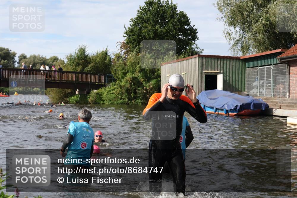 31.08.2025 - Elbe Triathlon Hamburg Luisa Fischer http://msf.ph/oto/8684747 31.08.2025 10:30:54 Schwimmen 1280, 1306, 1321, 1326 meine-sportfotos.de