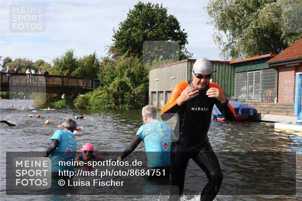 31.08.2025 - Elbe Triathlon Hamburg Luisa Fischer http://msf.ph/oto/8684751 31.08.2025 10:30:54 Schwimmen 1280, 1306, 1321, 1326 meine-sportfotos.de