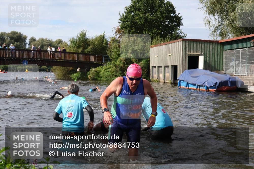31.08.2025 - Elbe Triathlon Hamburg Luisa Fischer http://msf.ph/oto/8684753 31.08.2025 10:30:59 Schwimmen 1280, 1306, 1321 meine-sportfotos.de