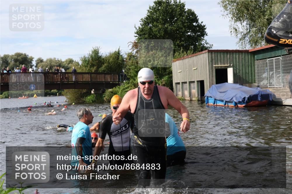 31.08.2025 - Elbe Triathlon Hamburg Luisa Fischer http://msf.ph/oto/8684883 31.08.2025 10:32:03 Schwimmen 1266, 1299, 1305, 1311 meine-sportfotos.de
