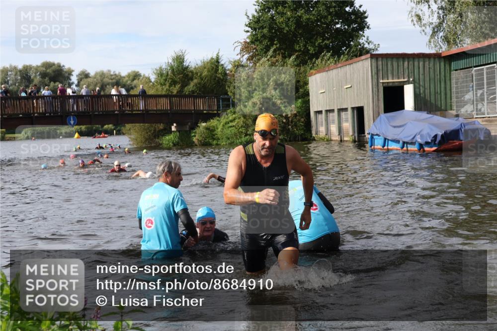 31.08.2025 - Elbe Triathlon Hamburg Luisa Fischer http://msf.ph/oto/8684910 31.08.2025 10:32:14 Schwimmen 1256, 1302, 1337 meine-sportfotos.de