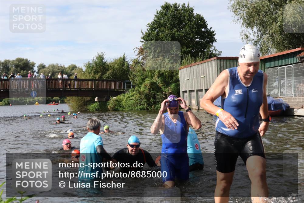 31.08.2025 - Elbe Triathlon Hamburg Luisa Fischer http://msf.ph/oto/8685000 31.08.2025 10:32:48 Schwimmen 1252, 1300, 1314, 1318, 1320, 1322 meine-sportfotos.de