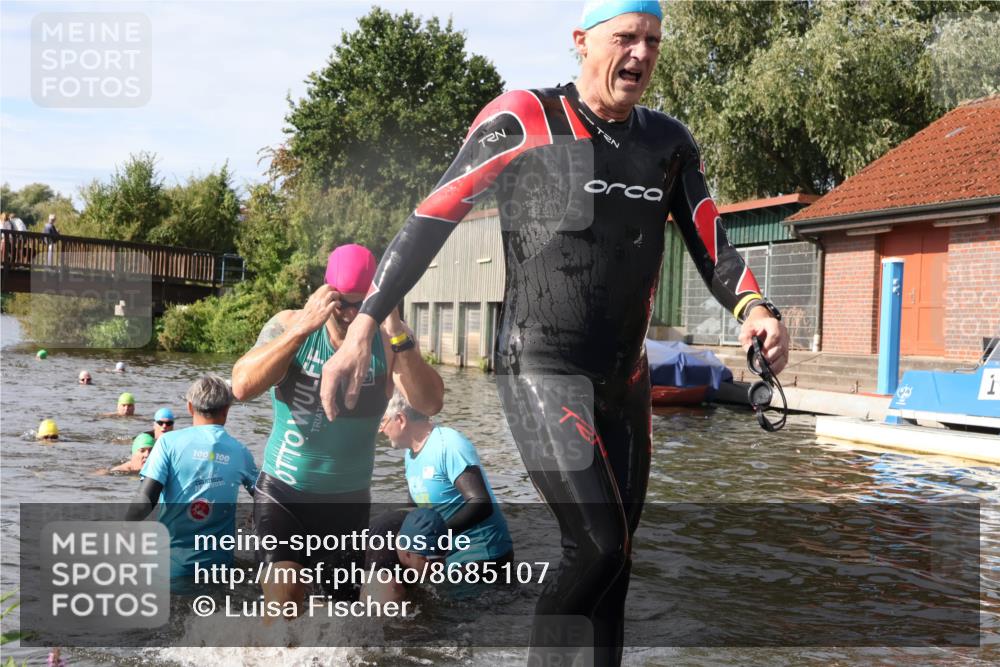 31.08.2025 - Elbe Triathlon Hamburg Luisa Fischer http://msf.ph/oto/8685107 31.08.2025 10:33:28 Schwimmen 1259, 1268, 1270, 1308 meine-sportfotos.de