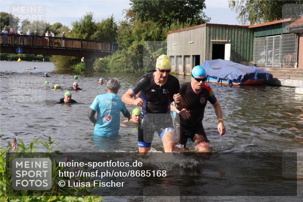 31.08.2025 - Elbe Triathlon Hamburg Luisa Fischer http://msf.ph/oto/8685168 31.08.2025 10:33:43 Schwimmen 1313, 1316, 1325, 1340 meine-sportfotos.de