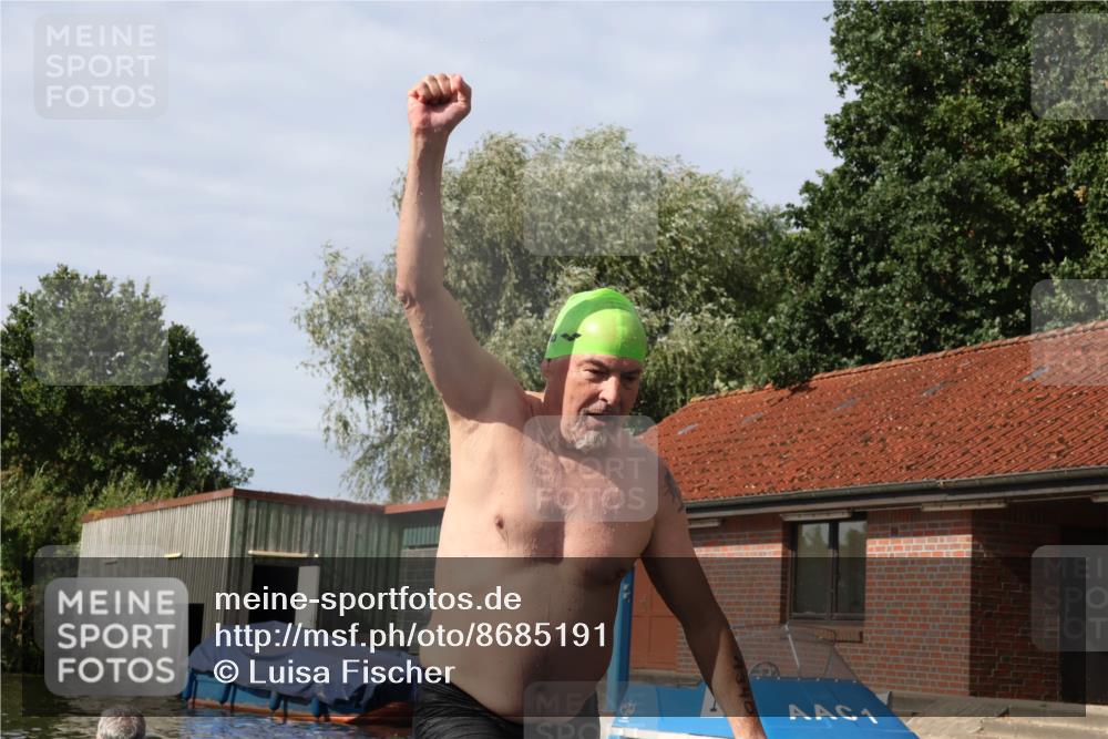 31.08.2025 - Elbe Triathlon Hamburg Luisa Fischer http://msf.ph/oto/8685191 31.08.2025 10:33:50 Schwimmen 1316, 1336, 1340 meine-sportfotos.de