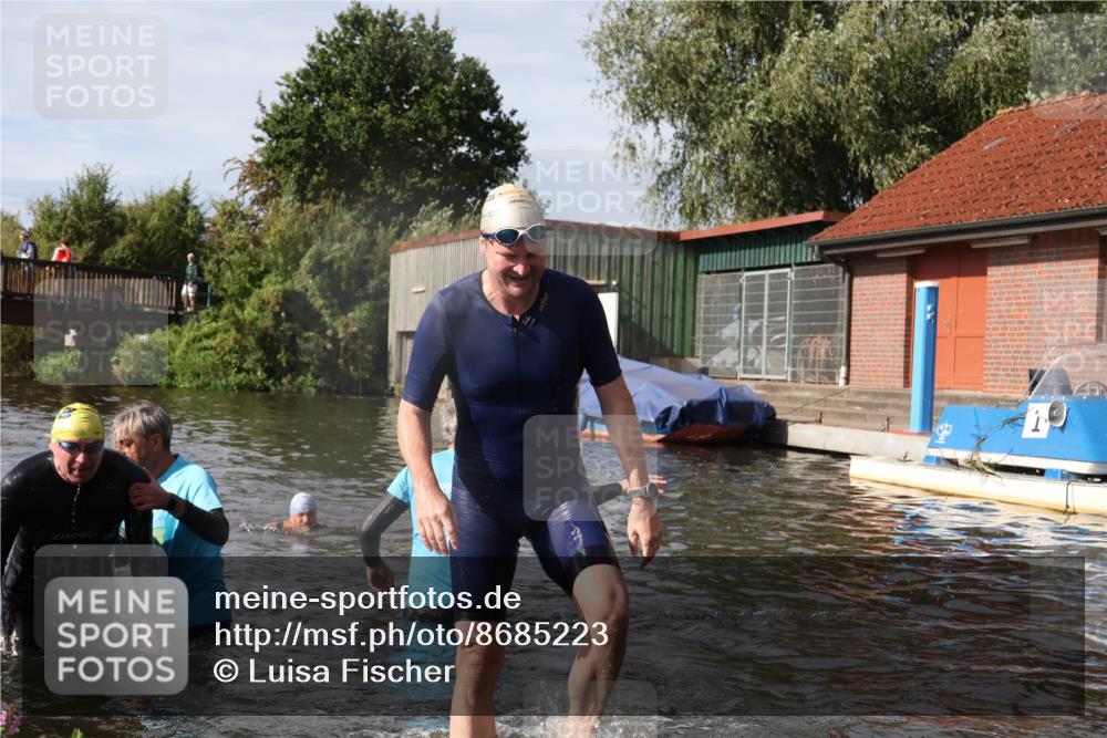 31.08.2025 - Elbe Triathlon Hamburg Luisa Fischer http://msf.ph/oto/8685223 31.08.2025 10:34:05 Schwimmen 1267, 1328, 1343 meine-sportfotos.de