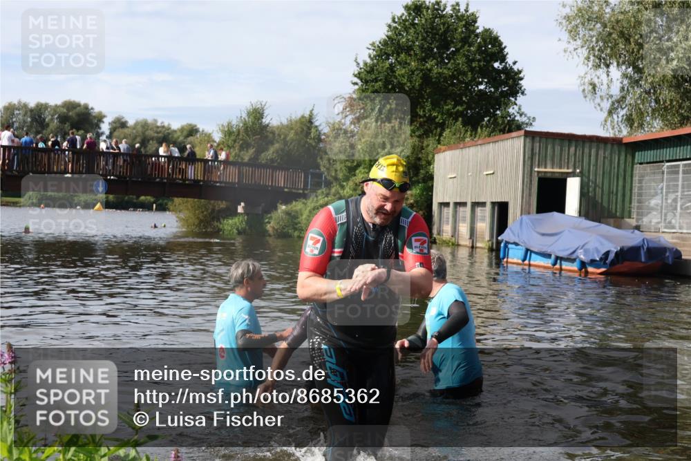 31.08.2025 - Elbe Triathlon Hamburg Luisa Fischer http://msf.ph/oto/8685362 31.08.2025 10:36:15 Schwimmen 1271, 1284 meine-sportfotos.de