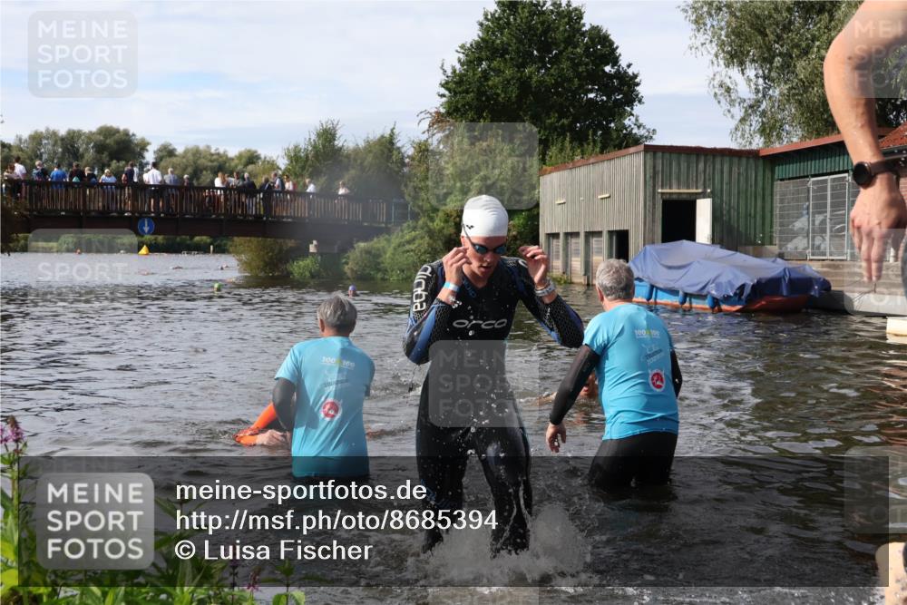 31.08.2025 - Elbe Triathlon Hamburg Luisa Fischer http://msf.ph/oto/8685394 31.08.2025 10:37:23 Schwimmen 1309, 1352, 1379, 1439 meine-sportfotos.de