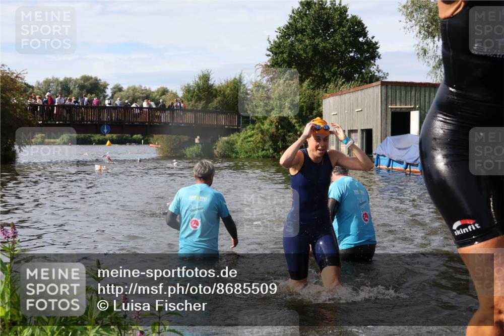 31.08.2025 - Elbe Triathlon Hamburg Luisa Fischer http://msf.ph/oto/8685509 31.08.2025 10:38:45 Schwimmen 1424, 1437, 1496 meine-sportfotos.de
