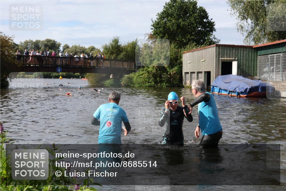 31.08.2025 - Elbe Triathlon Hamburg Luisa Fischer http://msf.ph/oto/8685514 31.08.2025 10:38:48 Schwimmen 1354, 1424, 1437, 1496 meine-sportfotos.de