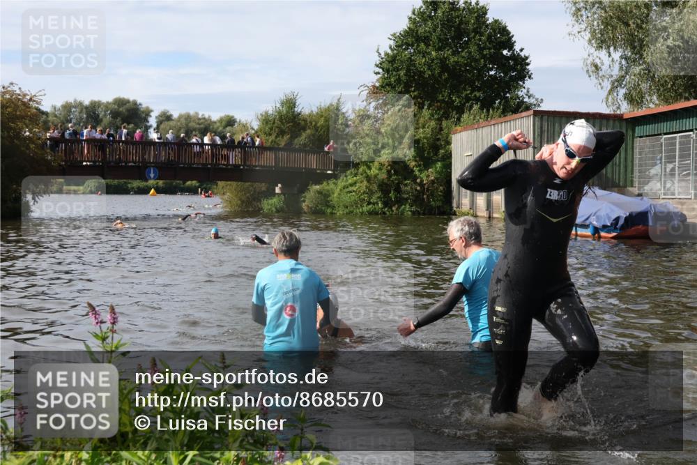 31.08.2025 - Elbe Triathlon Hamburg Luisa Fischer http://msf.ph/oto/8685570 31.08.2025 10:39:22 Schwimmen 1419, 1483 meine-sportfotos.de