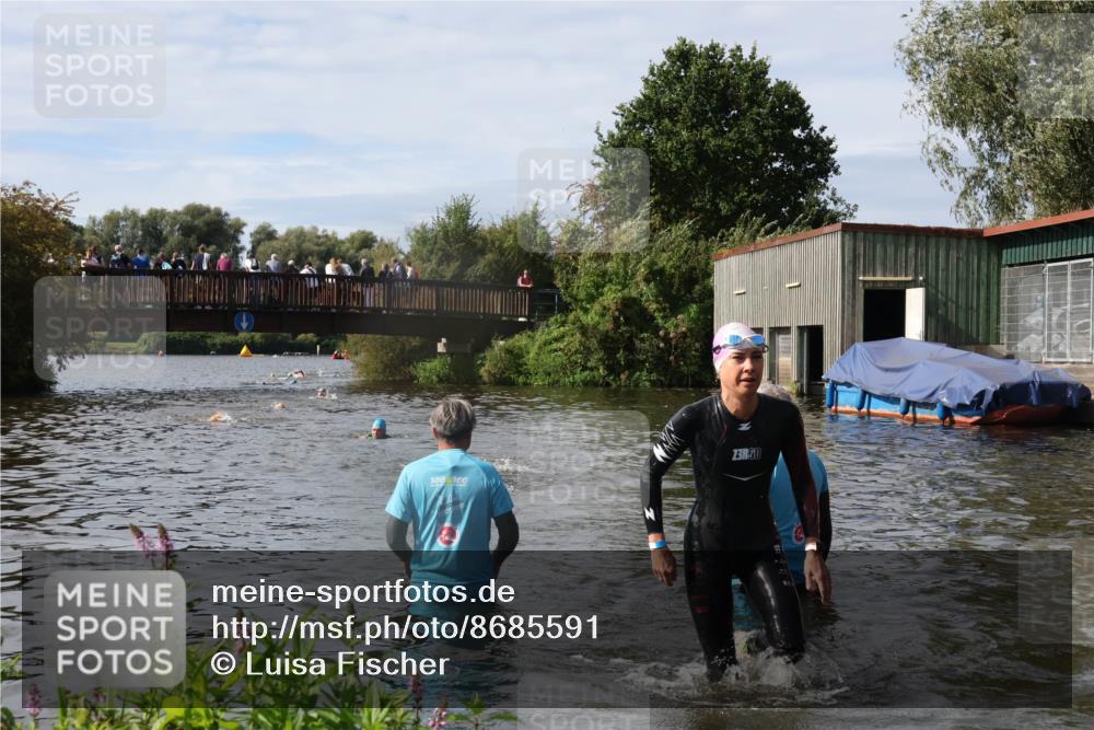 31.08.2025 - Elbe Triathlon Hamburg Luisa Fischer http://msf.ph/oto/8685591 31.08.2025 10:39:32 Schwimmen 1419, 1448 meine-sportfotos.de