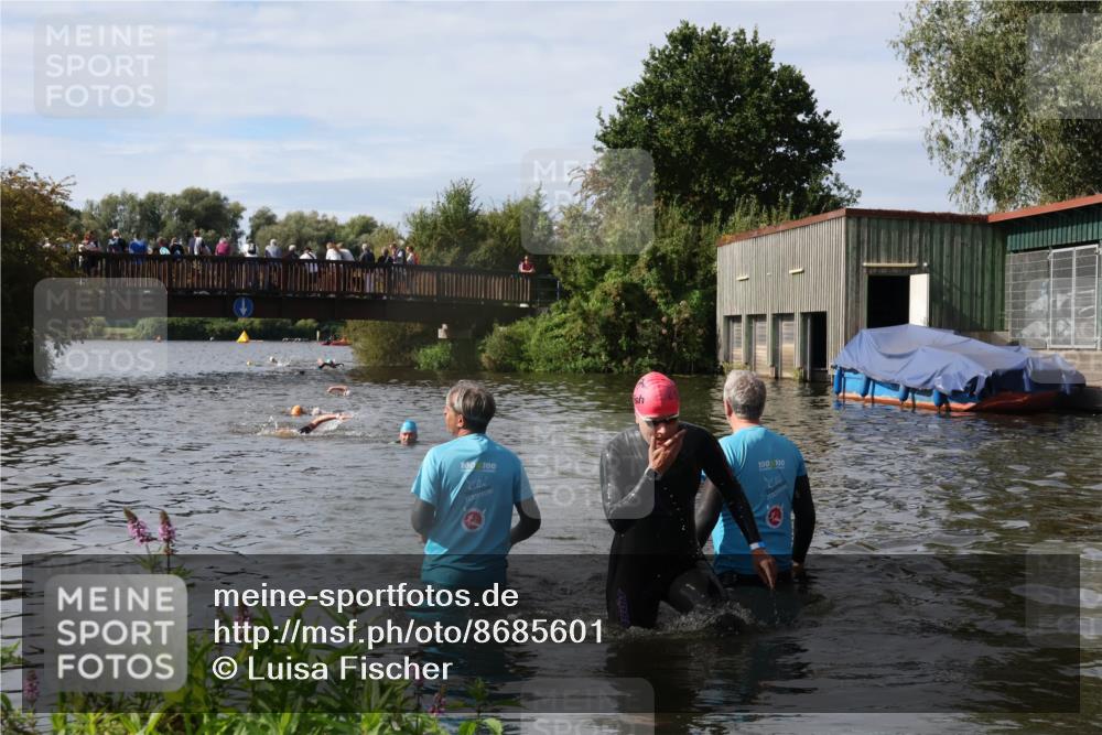 31.08.2025 - Elbe Triathlon Hamburg Luisa Fischer http://msf.ph/oto/8685601 31.08.2025 10:39:41 Schwimmen 1418 meine-sportfotos.de