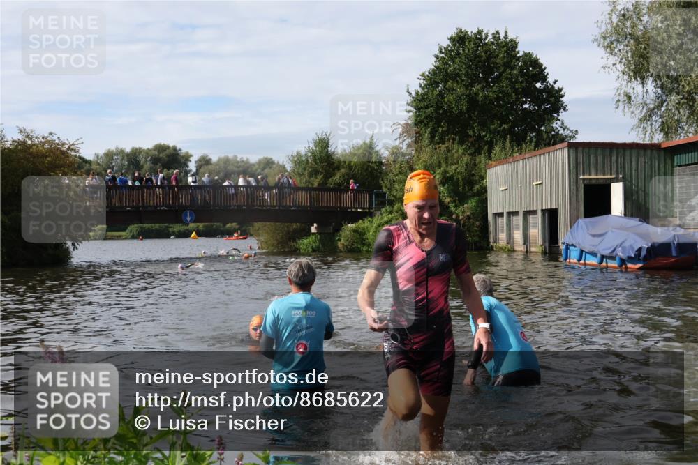 31.08.2025 - Elbe Triathlon Hamburg Luisa Fischer http://msf.ph/oto/8685622 31.08.2025 10:39:58 Schwimmen 1295, 1488 meine-sportfotos.de