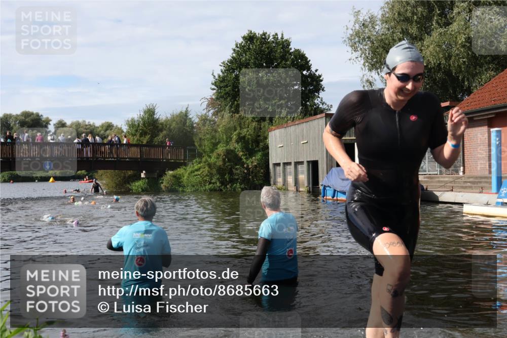 31.08.2025 - Elbe Triathlon Hamburg Luisa Fischer http://msf.ph/oto/8685663 31.08.2025 10:40:15 Schwimmen 1386 meine-sportfotos.de