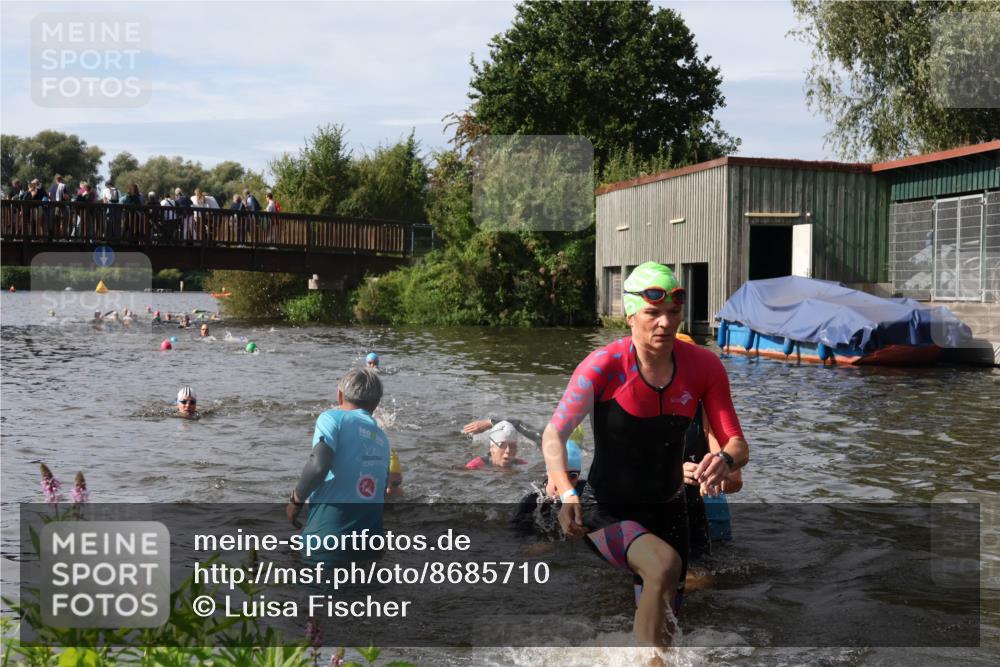 31.08.2025 - Elbe Triathlon Hamburg Luisa Fischer http://msf.ph/oto/8685710 31.08.2025 10:40:51 Schwimmen 1384, 1389, 1434, 1454 meine-sportfotos.de
