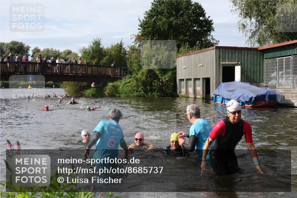 31.08.2025 - Elbe Triathlon Hamburg Luisa Fischer http://msf.ph/oto/8685737 31.08.2025 10:40:58 Schwimmen 1378, 1384, 1389, 1454, 1479, 1486 meine-sportfotos.de