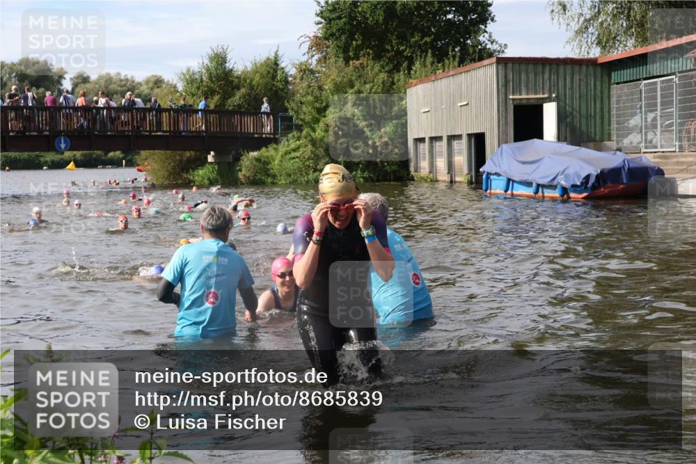 31.08.2025 - Elbe Triathlon Hamburg Luisa Fischer http://msf.ph/oto/8685839 31.08.2025 10:41:35 Schwimmen 1388, 1429 meine-sportfotos.de