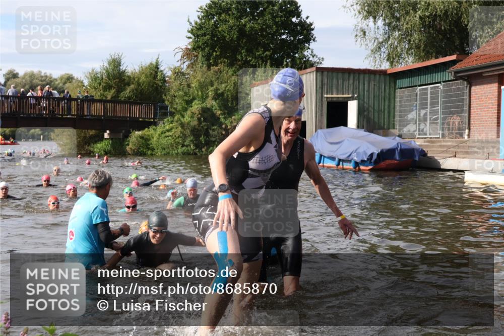 31.08.2025 - Elbe Triathlon Hamburg Luisa Fischer http://msf.ph/oto/8685870 31.08.2025 10:41:45 Schwimmen 1345, 1370, 1388, 1442, 1449 meine-sportfotos.de