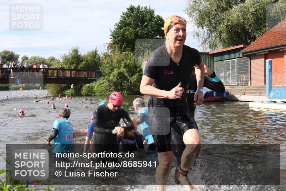 31.08.2025 - Elbe Triathlon Hamburg Luisa Fischer http://msf.ph/oto/8685941 31.08.2025 10:42:07 Schwimmen 1357, 1365, 1382, 1395, 1407, 1410, 1411, 1413, 1416, 1425, 1428, 1433, 1450, 1498 meine-sportfotos.de