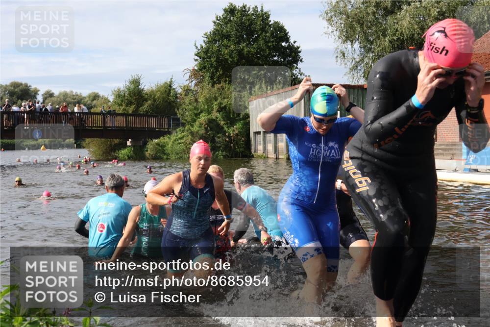 31.08.2025 - Elbe Triathlon Hamburg Luisa Fischer http://msf.ph/oto/8685954 31.08.2025 10:42:09 Schwimmen 1357, 1382, 1395, 1407, 1410, 1411, 1413, 1416, 1425, 1428, 1433, 1450, 1498 meine-sportfotos.de