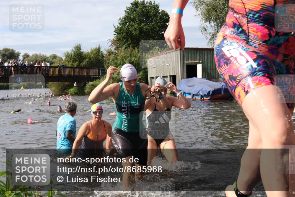 31.08.2025 - Elbe Triathlon Hamburg Luisa Fischer http://msf.ph/oto/8685968 31.08.2025 10:42:12 Schwimmen 1357, 1395, 1407, 1410, 1411, 1413, 1416, 1425, 1433, 1436, 1450 meine-sportfotos.de