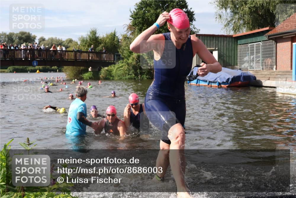 31.08.2025 - Elbe Triathlon Hamburg Luisa Fischer http://msf.ph/oto/8686003 31.08.2025 10:42:25 Schwimmen 1398, 1400, 1422, 1458 meine-sportfotos.de