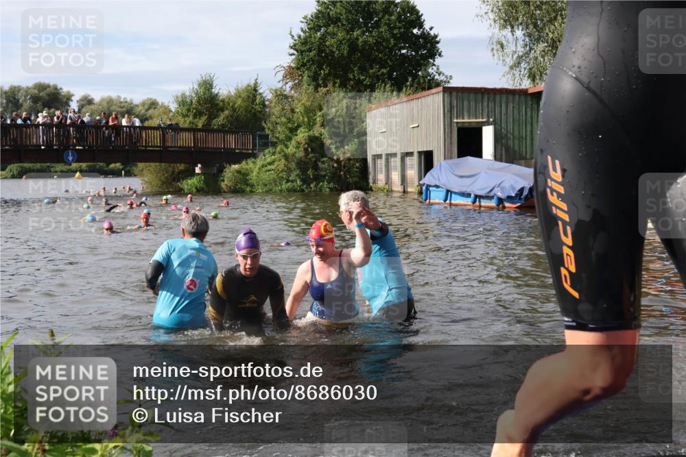 31.08.2025 - Elbe Triathlon Hamburg Luisa Fischer http://msf.ph/oto/8686030 31.08.2025 10:42:30 Schwimmen 1398, 1399, 1400, 1458 meine-sportfotos.de