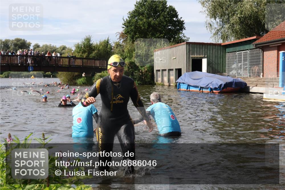 31.08.2025 - Elbe Triathlon Hamburg Luisa Fischer http://msf.ph/oto/8686046 31.08.2025 10:42:38 Schwimmen 1390, 1399, 1457, 1495 meine-sportfotos.de