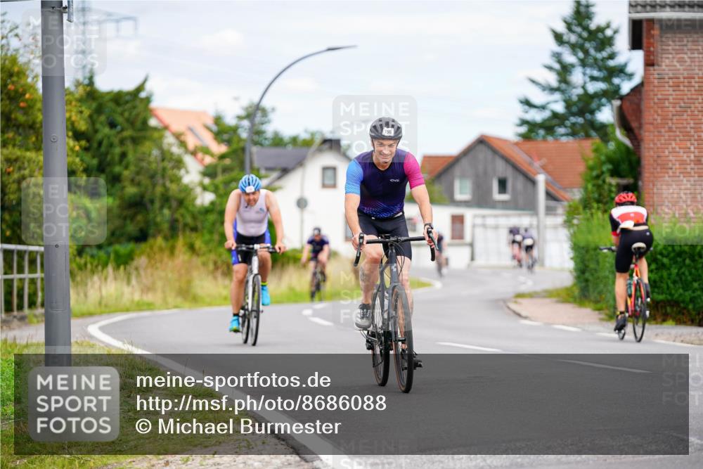 31.08.2025 - Elbe Triathlon Hamburg Michael Burmester http://msf.ph/oto/8686088 31.08.2025 14:16:30 Radfahren 150, 161 meine-sportfotos.de