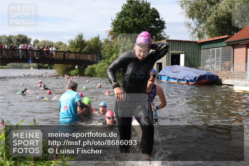 31.08.2025 - Elbe Triathlon Hamburg Luisa Fischer http://msf.ph/oto/8686093 31.08.2025 10:42:55 Schwimmen 988, 1358, 1366, 1383, 1394, 1414, 1435, 1474, 1481 meine-sportfotos.de
