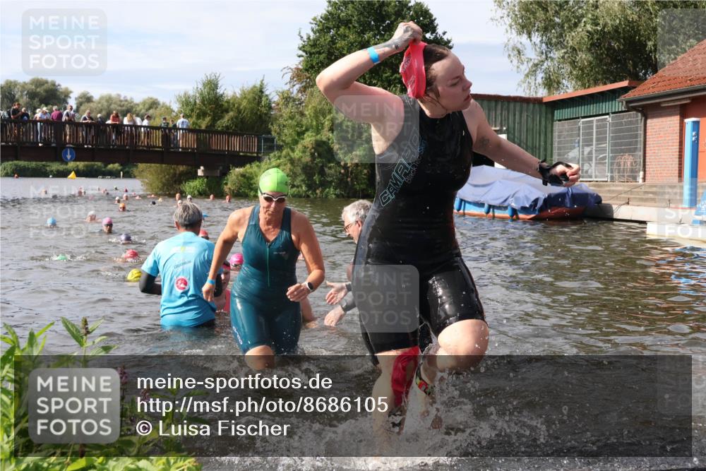 31.08.2025 - Elbe Triathlon Hamburg Luisa Fischer http://msf.ph/oto/8686105 31.08.2025 10:42:58 Schwimmen 988, 1358, 1366, 1383, 1394, 1414, 1435, 1474, 1481 meine-sportfotos.de