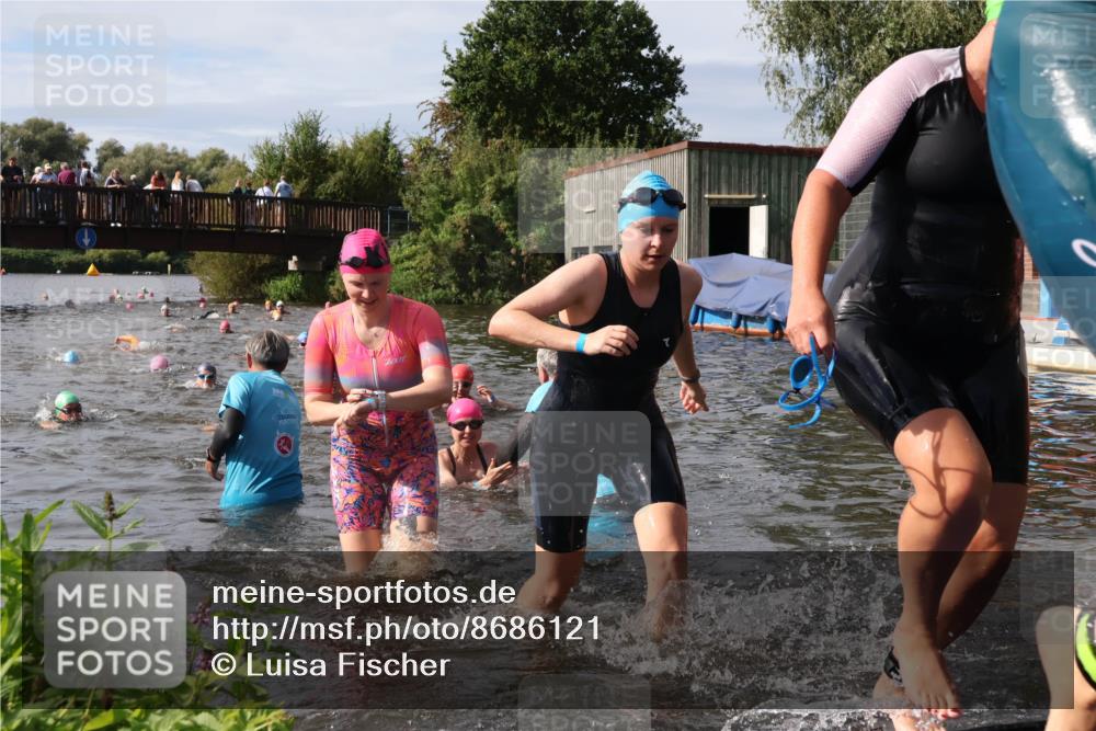 31.08.2025 - Elbe Triathlon Hamburg Luisa Fischer http://msf.ph/oto/8686121 31.08.2025 10:43:01 Schwimmen 1351, 1358, 1366, 1383, 1394, 1414, 1435, 1443, 1474, 1481, 1504 meine-sportfotos.de