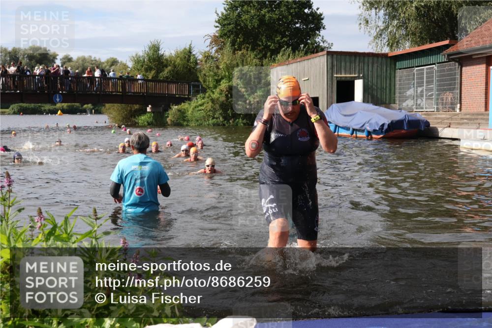 31.08.2025 - Elbe Triathlon Hamburg Luisa Fischer http://msf.ph/oto/8686259 31.08.2025 10:43:37 Schwimmen 1466, 1476, 1507 meine-sportfotos.de