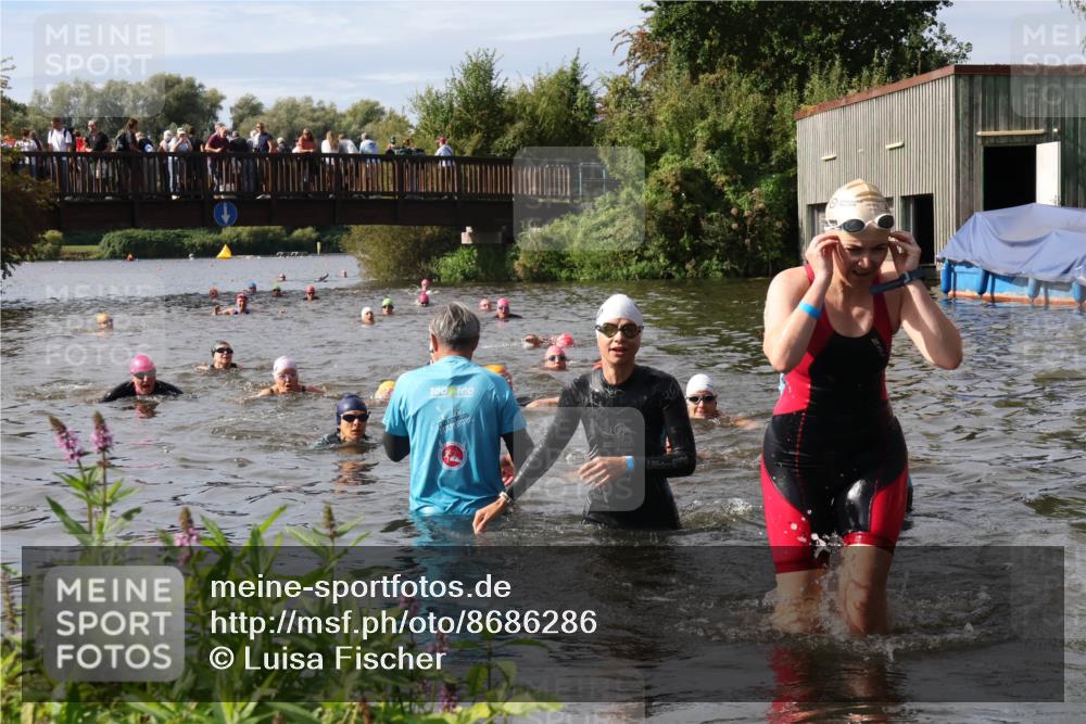 31.08.2025 - Elbe Triathlon Hamburg Luisa Fischer http://msf.ph/oto/8686286 31.08.2025 10:43:46 Schwimmen 1421, 1441, 1475 meine-sportfotos.de