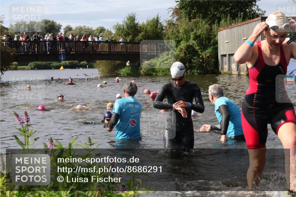 31.08.2025 - Elbe Triathlon Hamburg Luisa Fischer http://msf.ph/oto/8686291 31.08.2025 10:43:47 Schwimmen 1421, 1441, 1475, 1497 meine-sportfotos.de