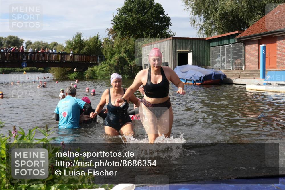 31.08.2025 - Elbe Triathlon Hamburg Luisa Fischer http://msf.ph/oto/8686354 31.08.2025 10:44:02 Schwimmen 1356, 1360, 1361, 1362, 1377, 1396, 1406, 1430, 1467, 1500, 1502, 1503 meine-sportfotos.de