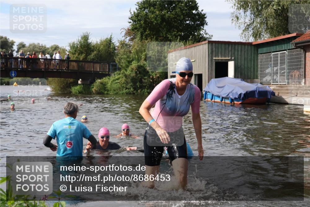 31.08.2025 - Elbe Triathlon Hamburg Luisa Fischer http://msf.ph/oto/8686453 31.08.2025 10:45:37 Schwimmen 1402, 1415, 1499 meine-sportfotos.de
